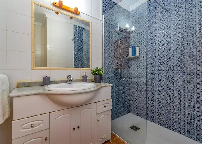 فيلة Castillo By *