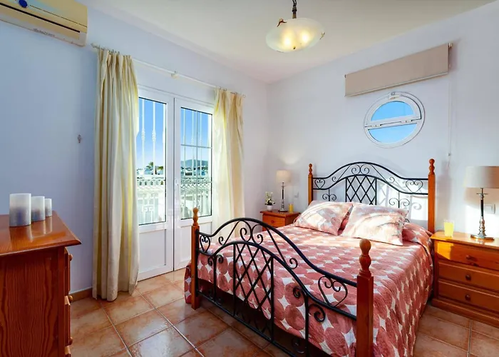 فيلة Castillo By