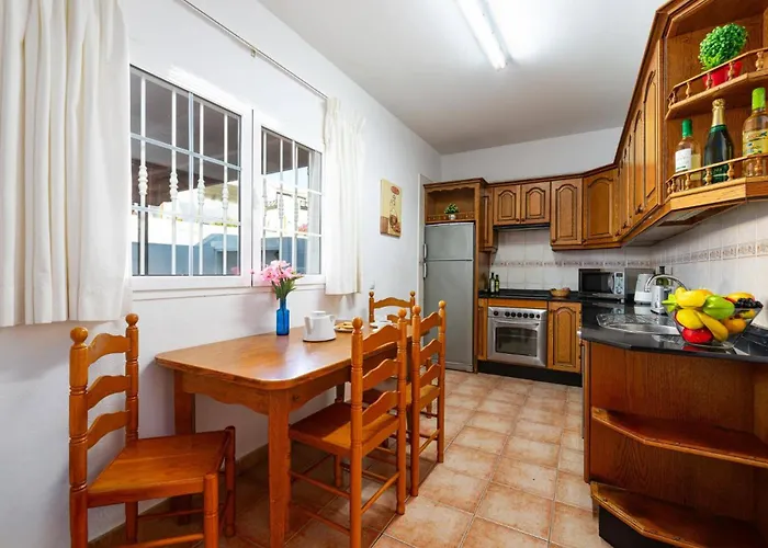 فيلة Castillo By *